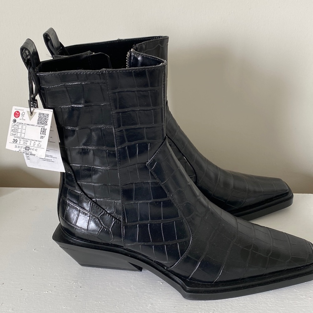Zara boots US size 8, EU size 39-  love these but they are too big for me 🙁